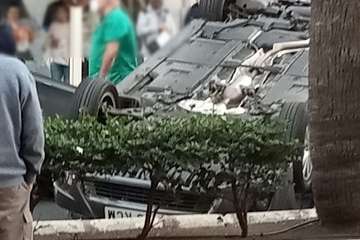 Aparatoso vuelco de un vehículo en Mesa y López/TA.